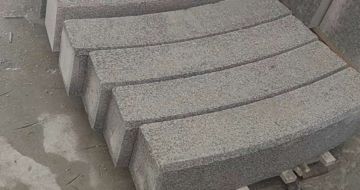 烟台芝麻白弧形路牙石