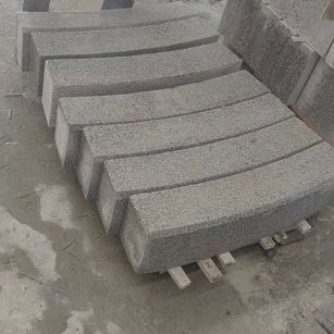 烟台芝麻白弧形路牙石