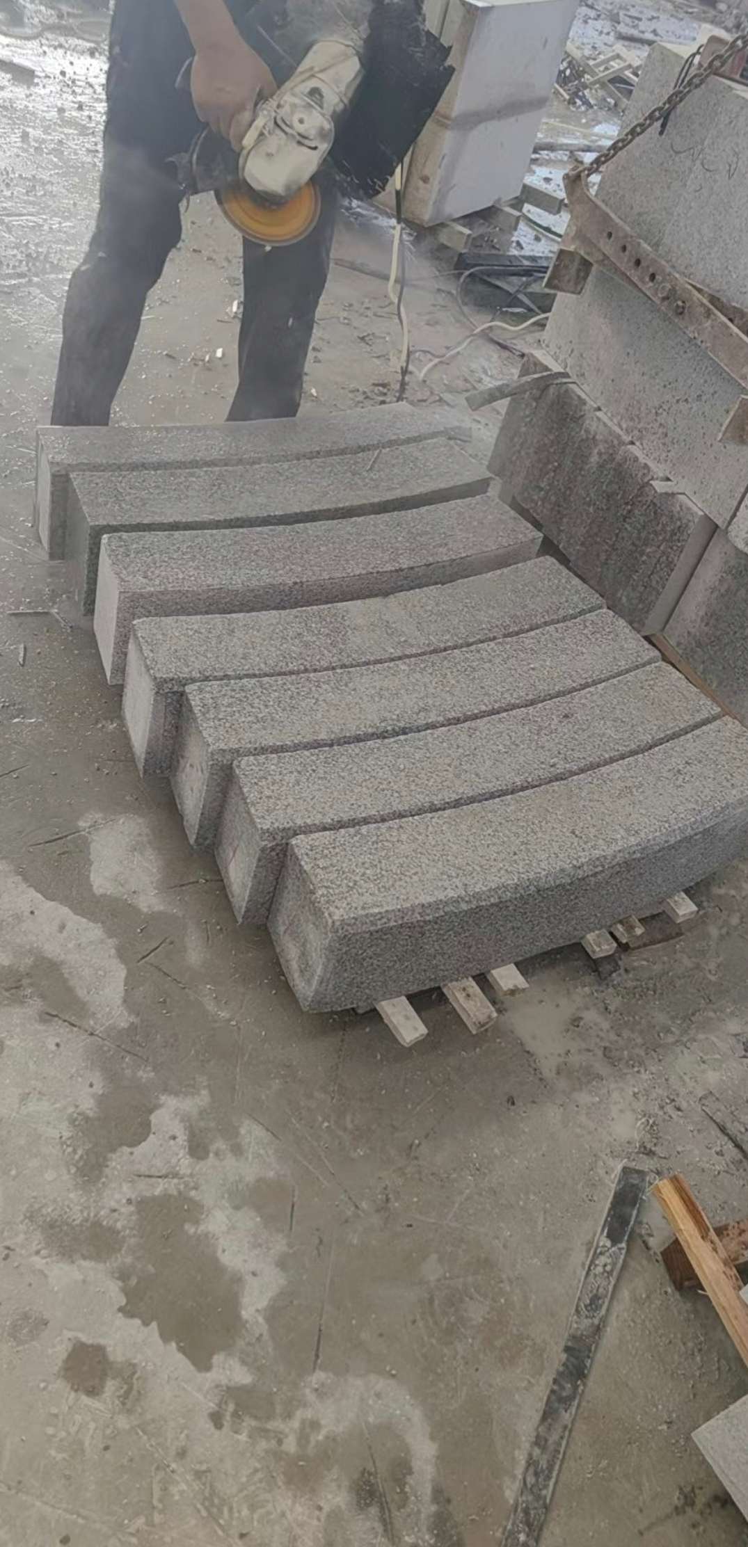 烟台芝麻白弧形路牙石
