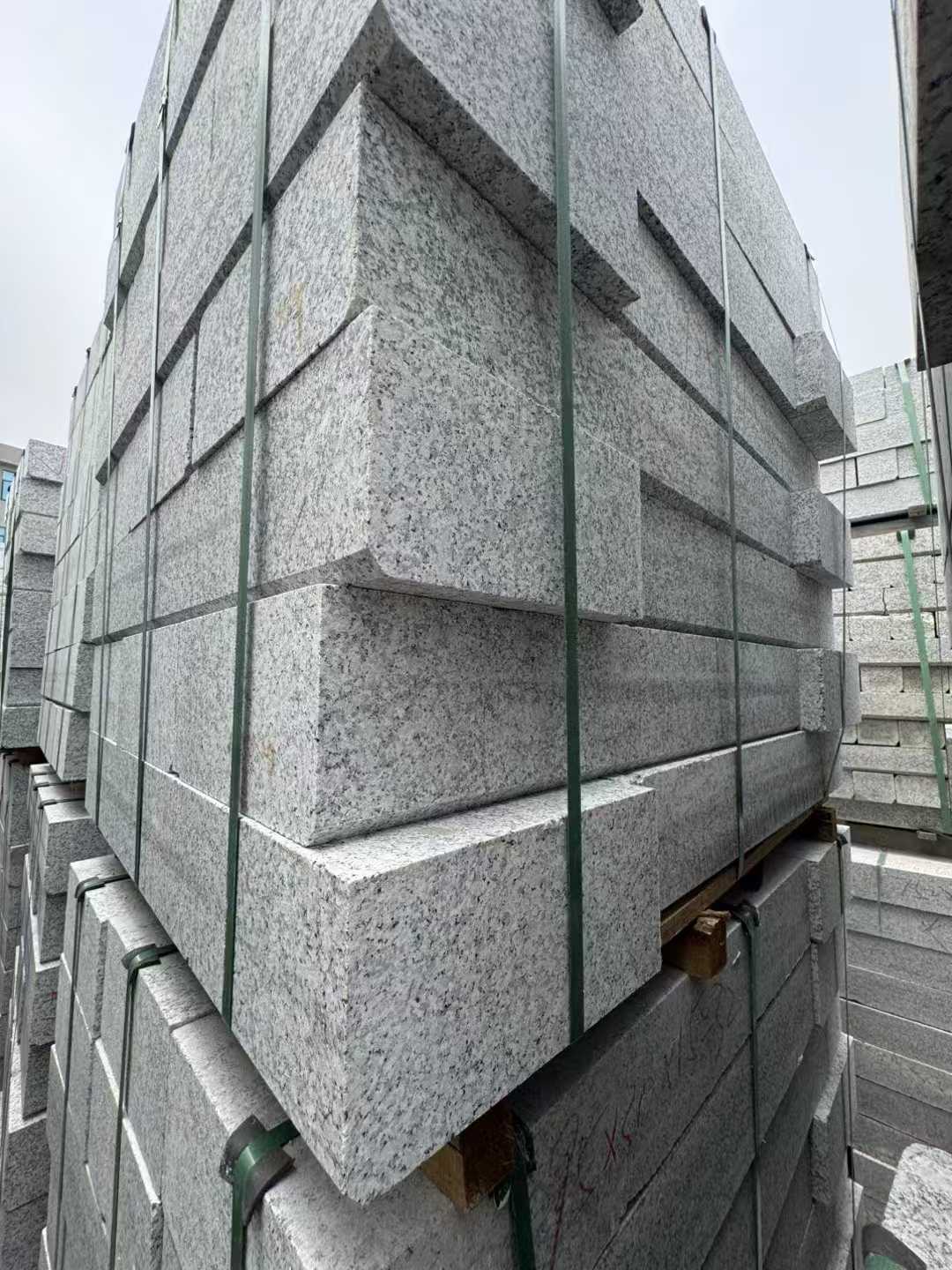 烟台芝麻白路牙石 马路牙子