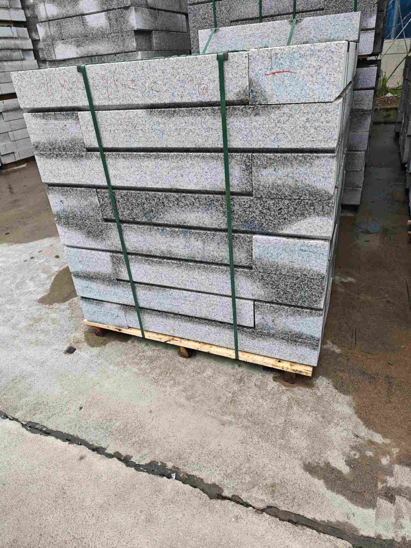 烟台芙蓉白路牙石，马路牙子