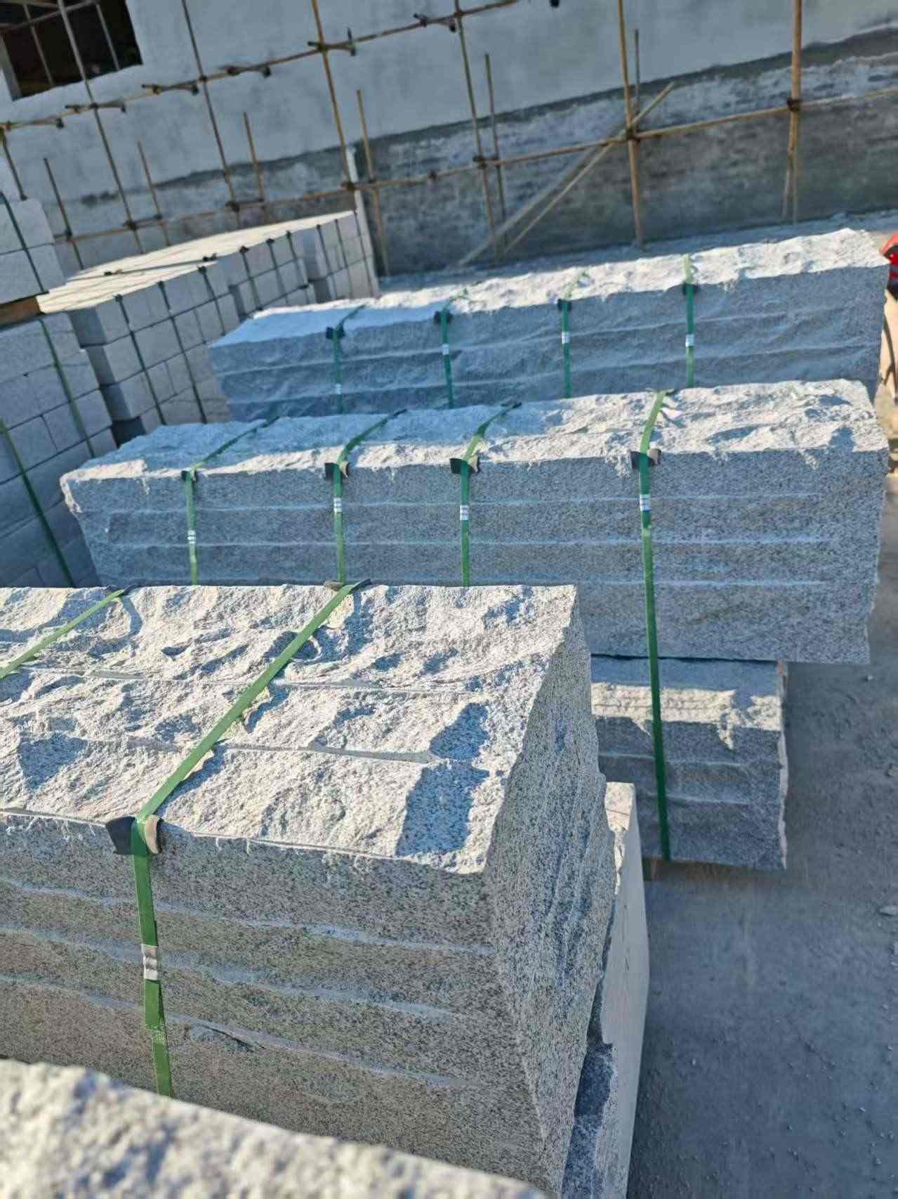 烟台芝麻白自然面整石 坐凳